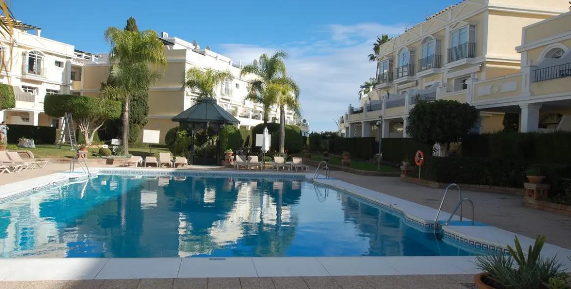 Venta de apartamento en planta baja en Aloha 5