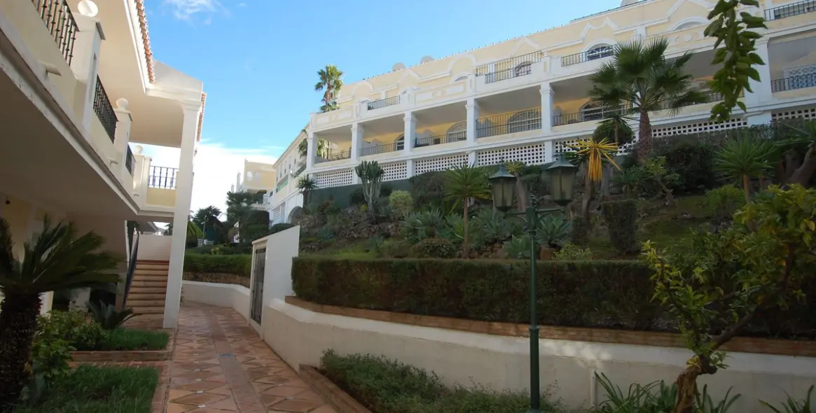 Venta de apartamento en planta baja en Aloha 8