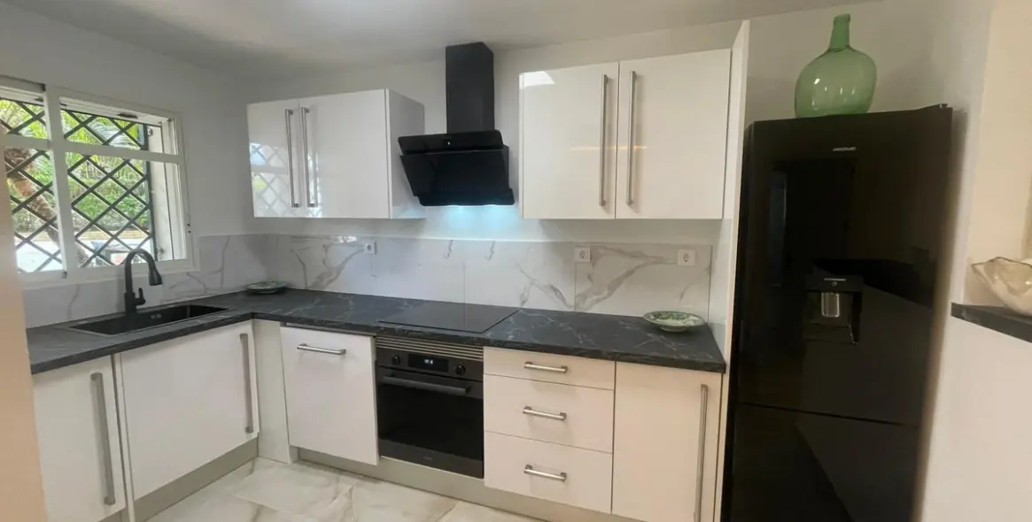Venta de apartamento en planta baja en Aloha 11
