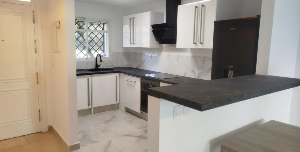 Venta de apartamento en planta baja en Aloha 13