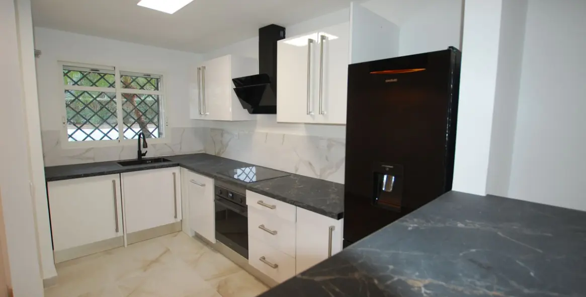 Venta de apartamento en planta baja en Aloha 14