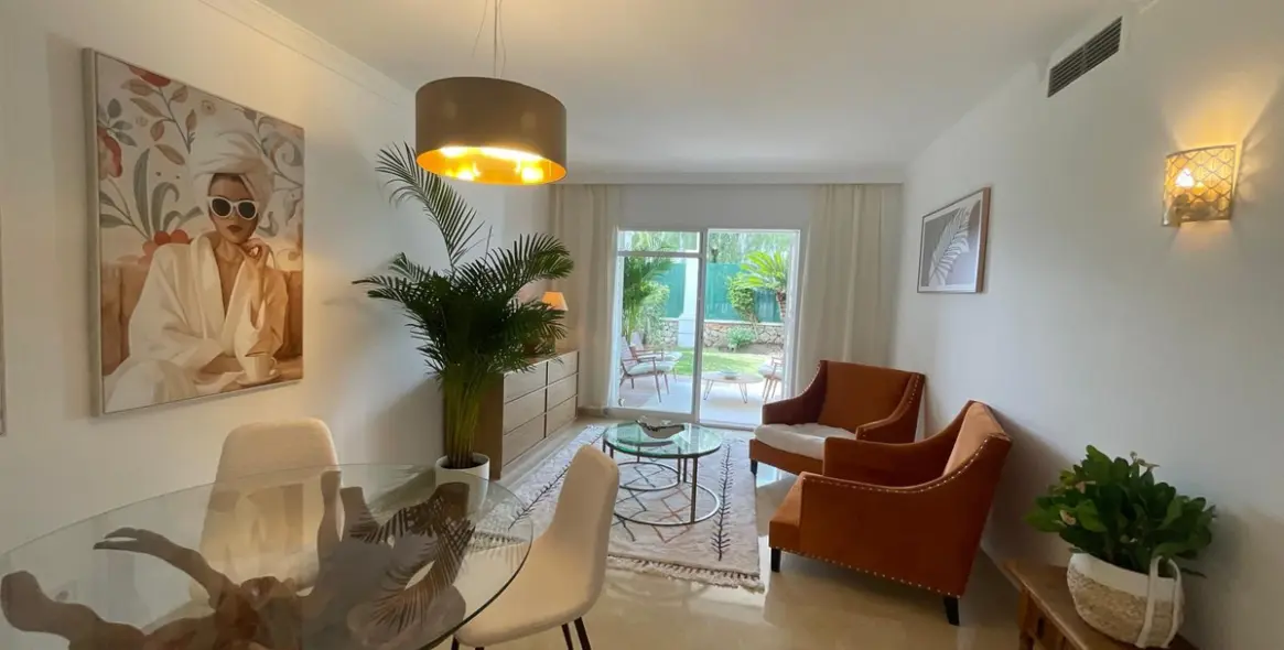 Venta de apartamento en planta baja en Aloha 20