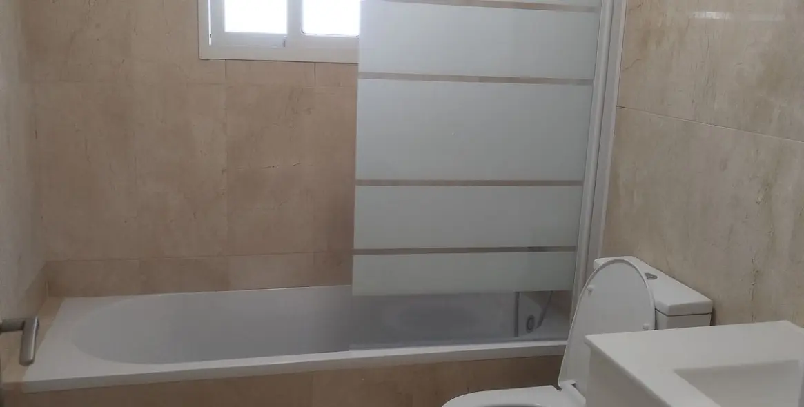 Venta de apartamento en planta baja en Aloha 23