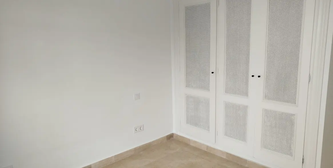 Venta de apartamento en planta baja en Aloha 28