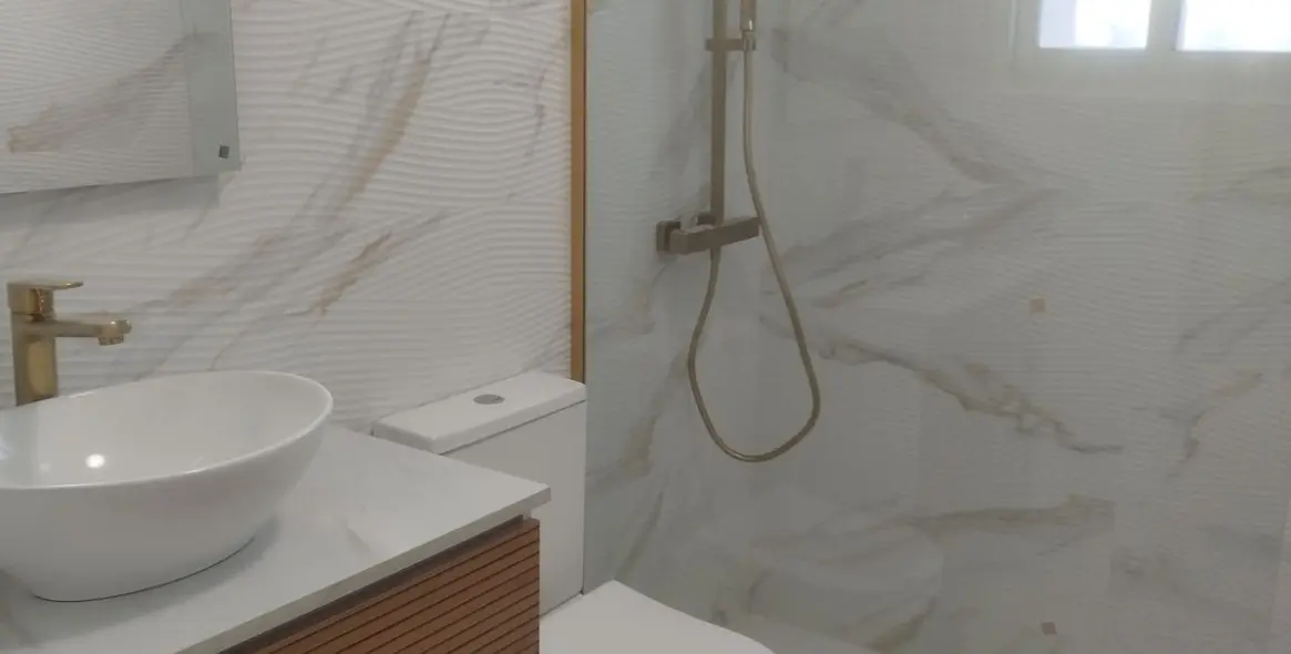 Venta de apartamento en planta baja en Aloha 30