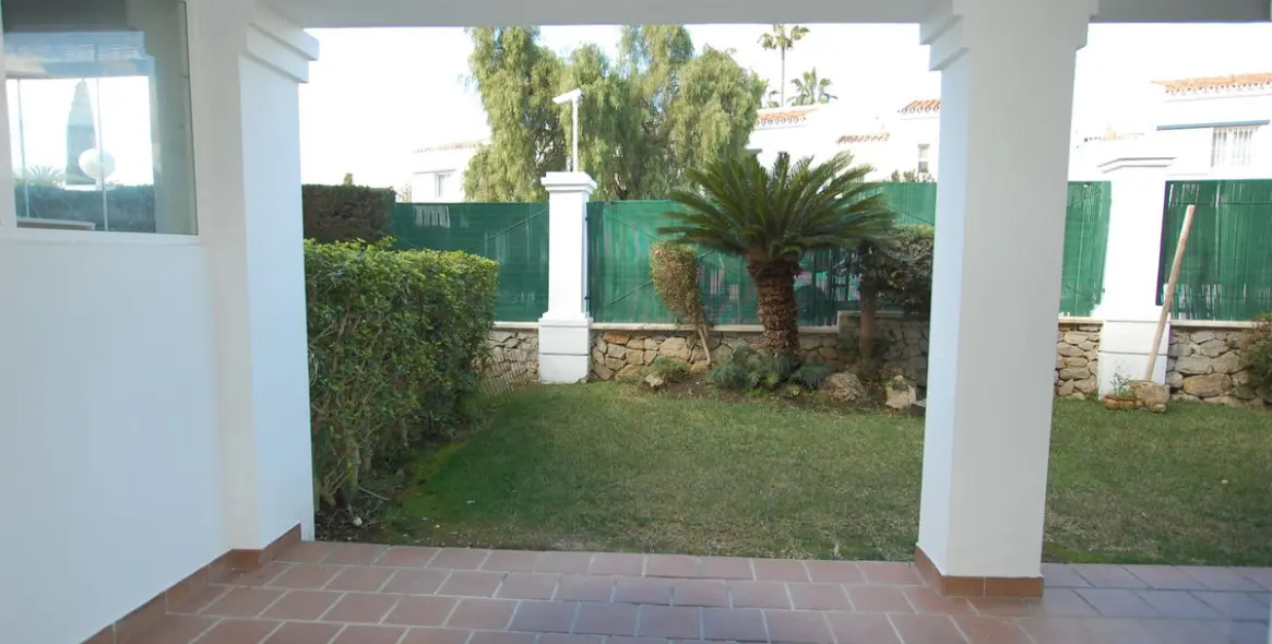 Venta de apartamento en planta baja en Aloha 43