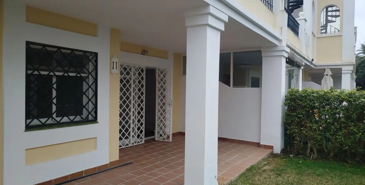 Venta de apartamento en planta baja en Aloha 45