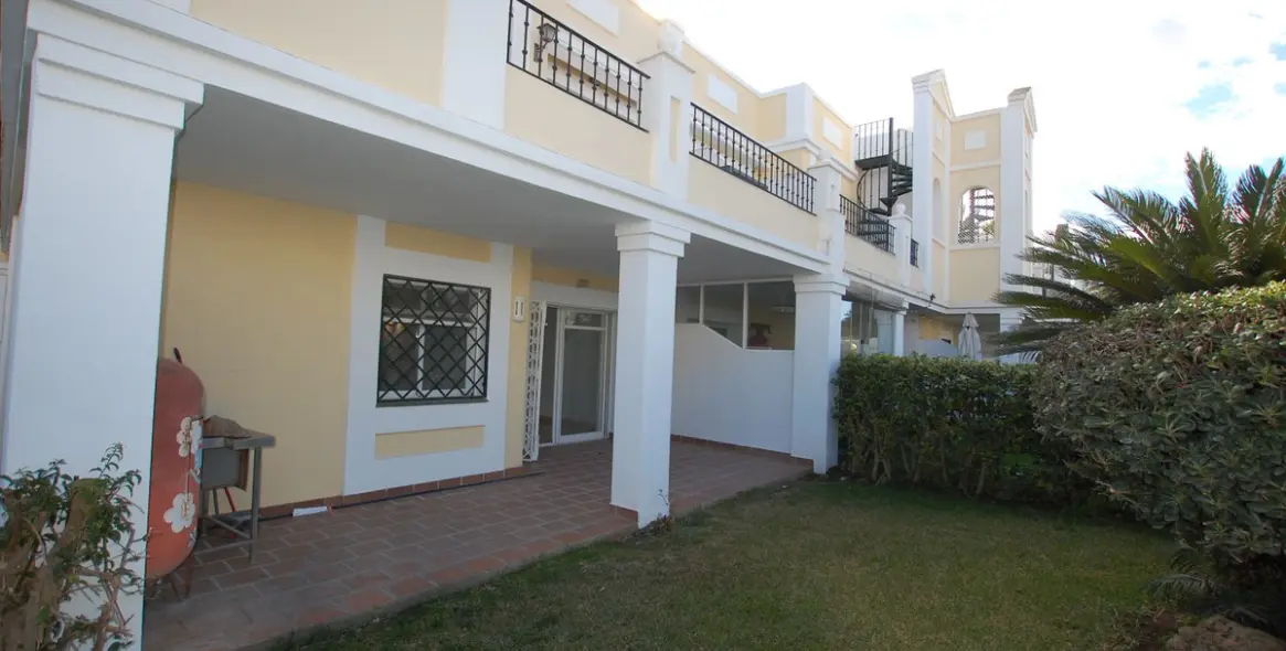 Venta de apartamento en planta baja en Aloha 49