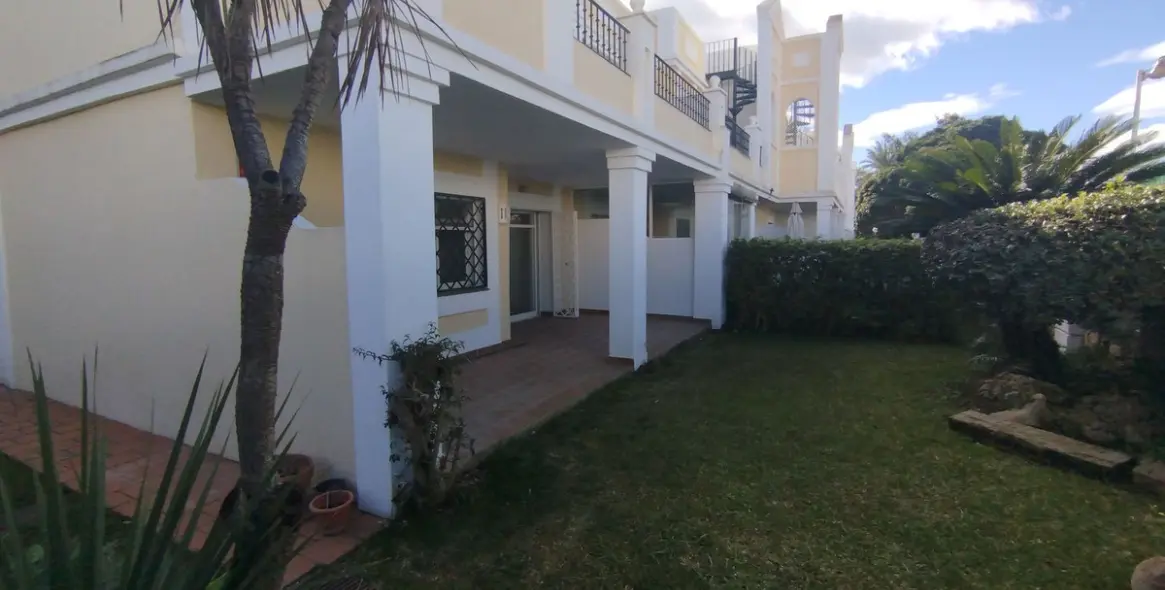 Venta de apartamento en planta baja en Aloha 53