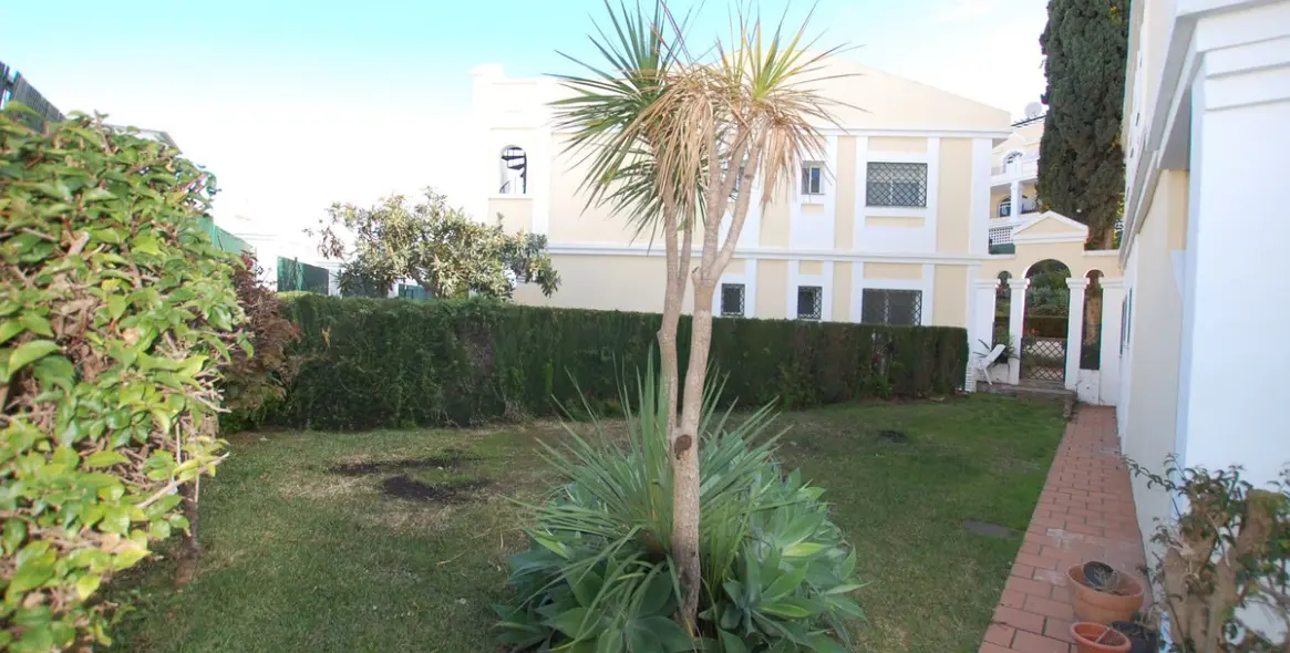 Venta de apartamento en planta baja en Aloha 54