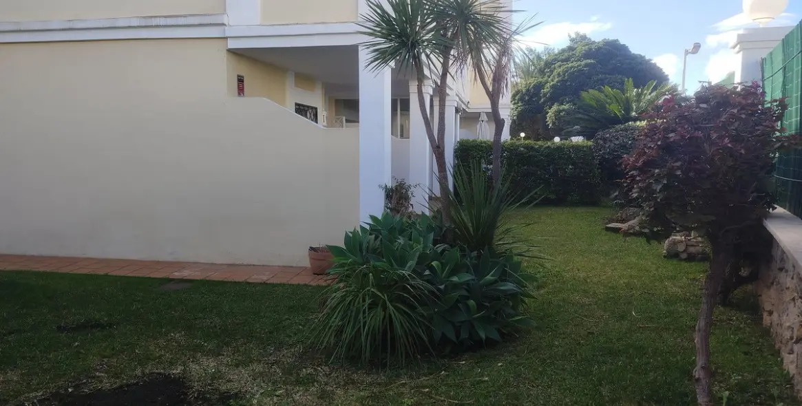 Venta de apartamento en planta baja en Aloha 57