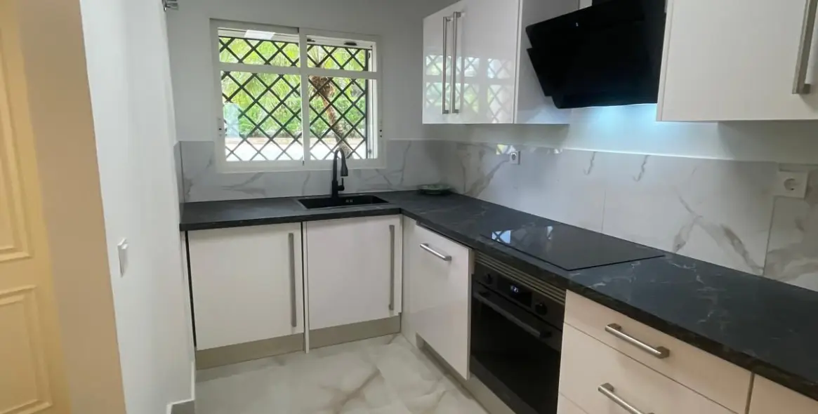 Venta de apartamento en planta baja en Aloha 59
