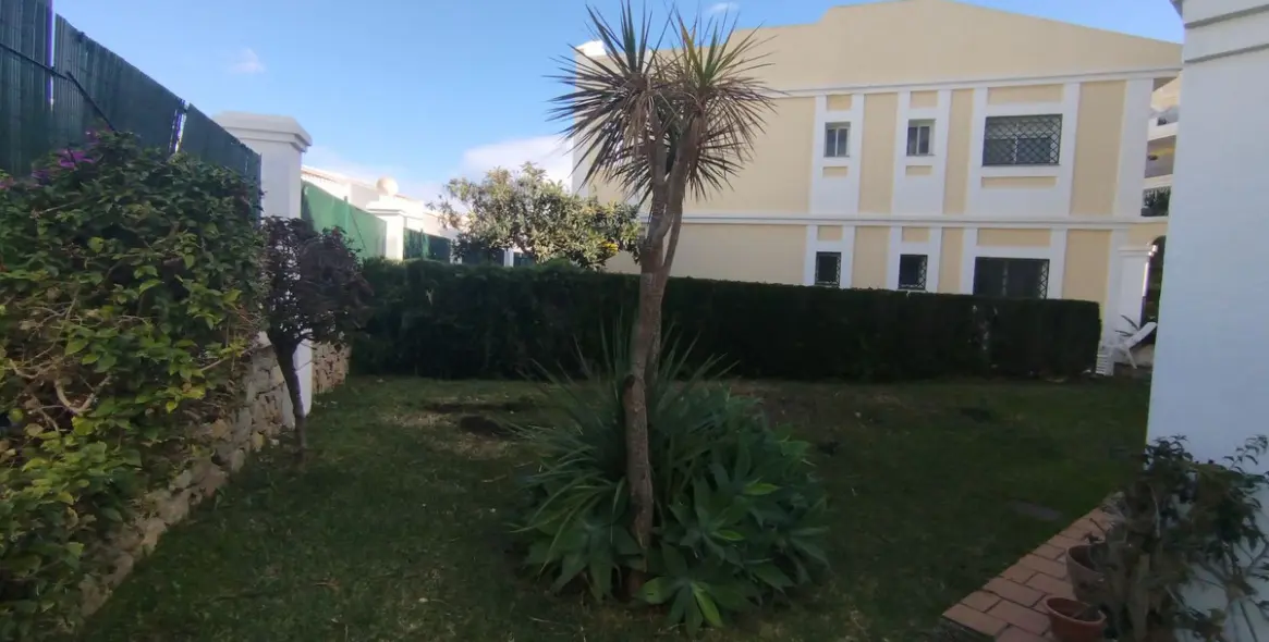 Venta de apartamento en planta baja en Aloha 61