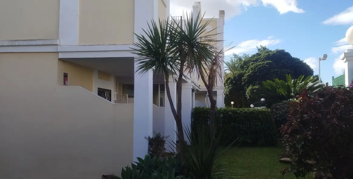 Venta de apartamento en planta baja en Aloha 64