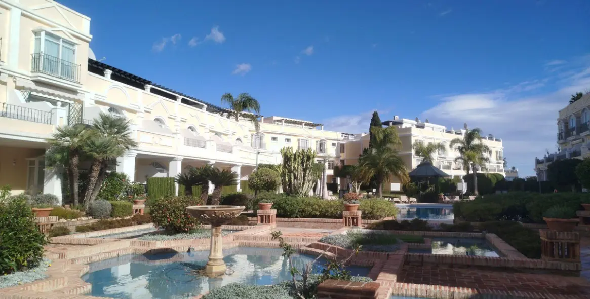 Venta de apartamento en planta baja en Aloha 72
