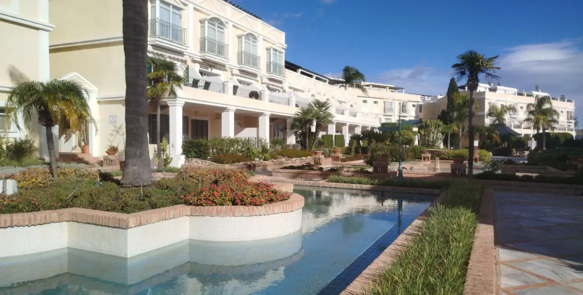 Venta de apartamento en planta baja en Aloha 81