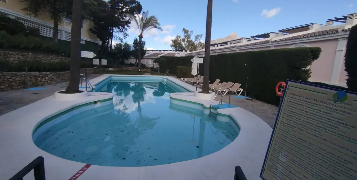 Venta de apartamento en planta baja en Aloha 88