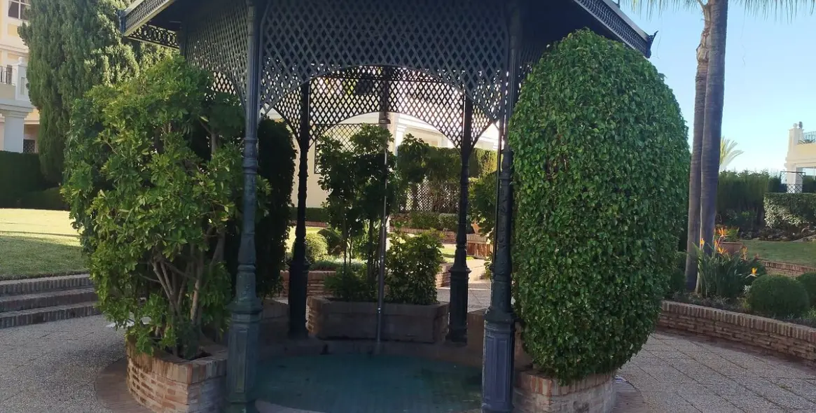 Venta de apartamento en planta baja en Aloha 93