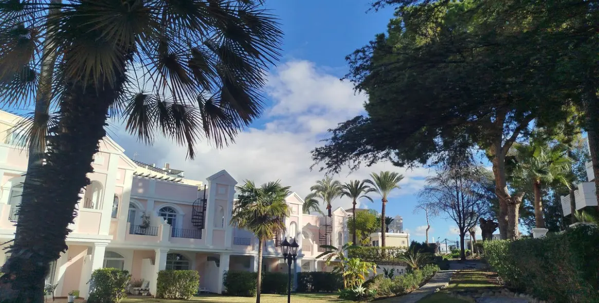 Venta de apartamento en planta baja en Aloha 100