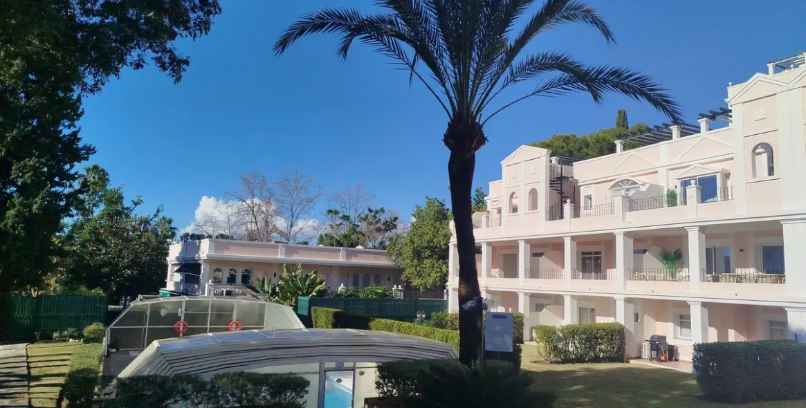 Venta de apartamento en planta baja en Aloha 106