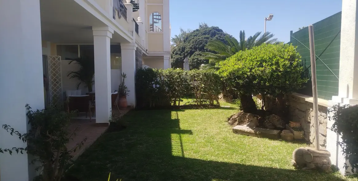 Venta de apartamento en planta baja en Aloha 109