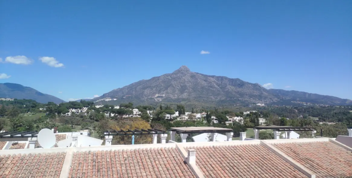 Venta de apartamento en planta baja en Aloha 111