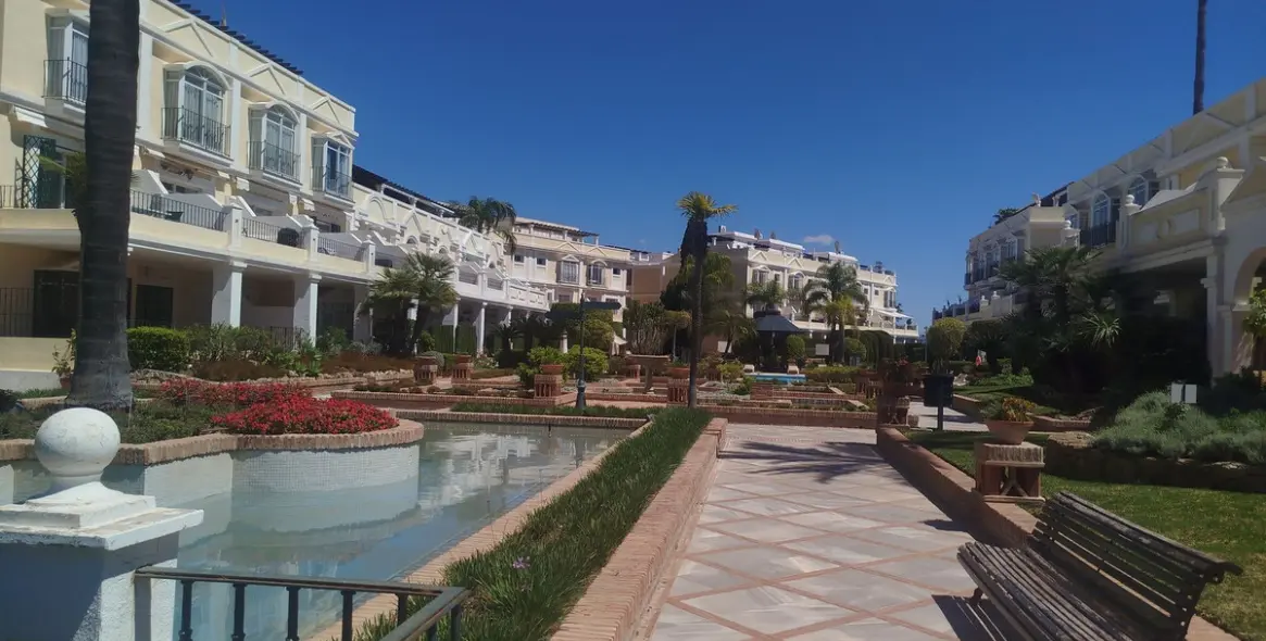 Venta de apartamento en planta baja en Aloha 114