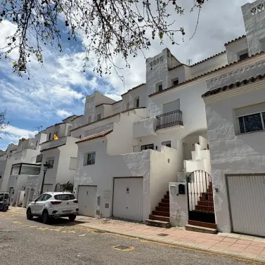 Sale of townhouse in Estepona