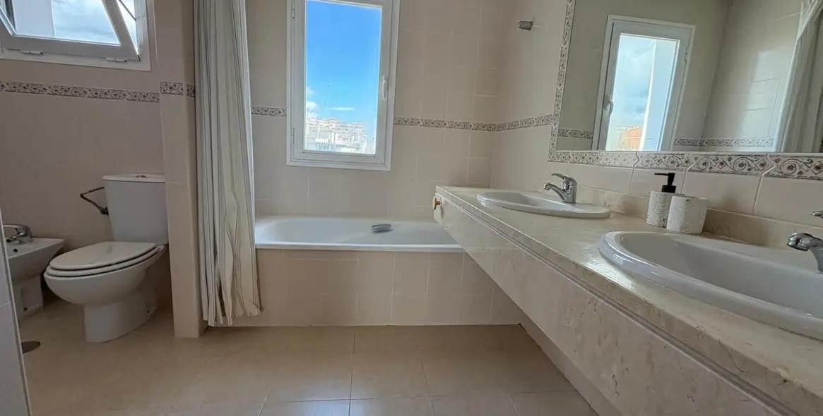 Sale of townhouse in Estepona 13