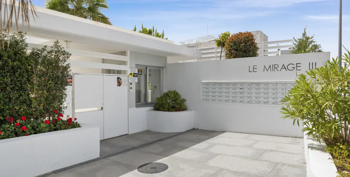 Sale of penthouse in Cancelada 25