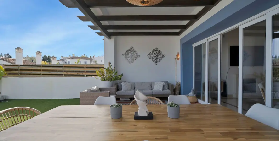 Sale of ground floor apartment in El Paraiso 2
