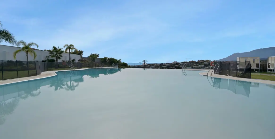 Sale of ground floor apartment in El Paraiso 4