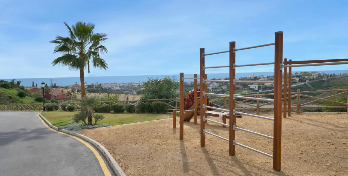 Sale of ground floor apartment in El Paraiso 17