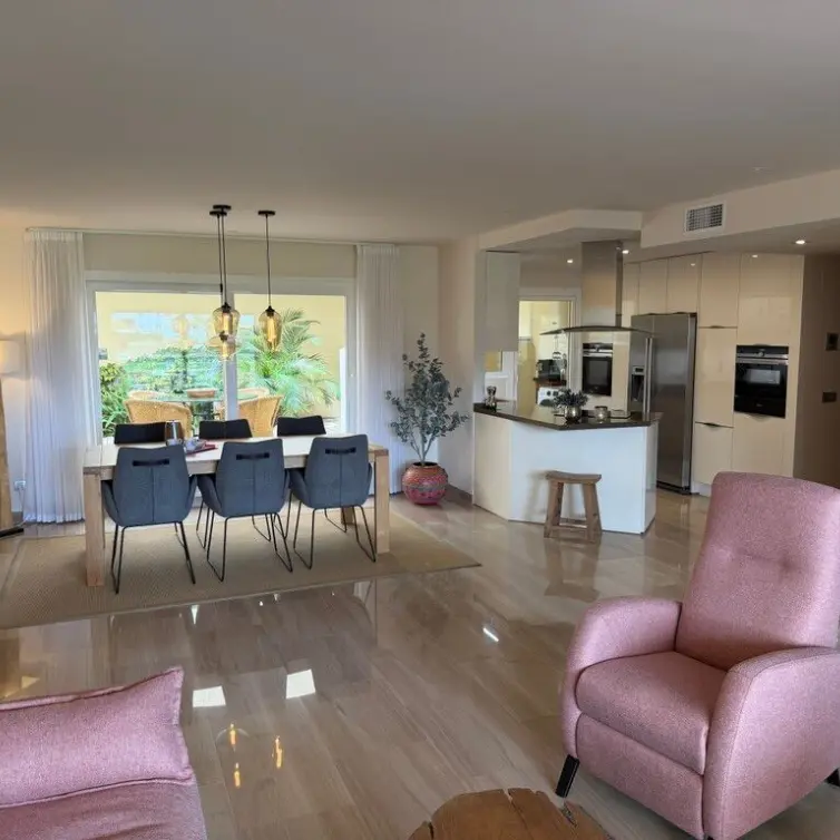 Sale of middle floor apartment in Mijas Costa