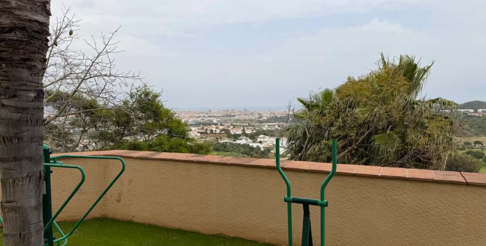 Sale of middle floor apartment in Mijas Costa 4