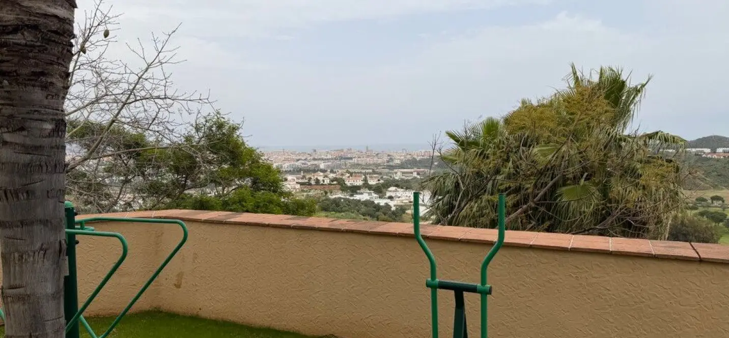Sale of middle floor apartment in Mijas Costa 3