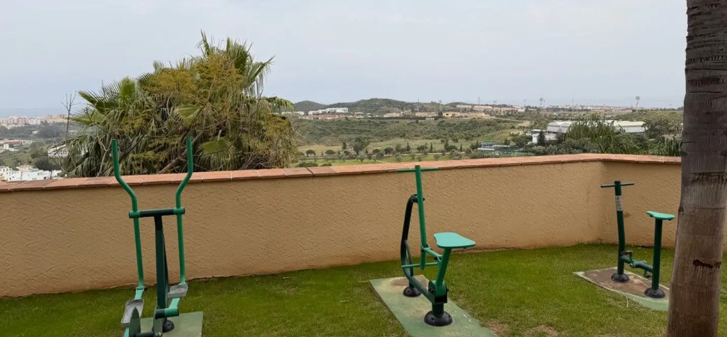 Sale of middle floor apartment in Mijas Costa 4