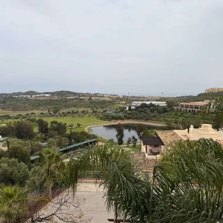 Sale of middle floor apartment in Mijas Costa