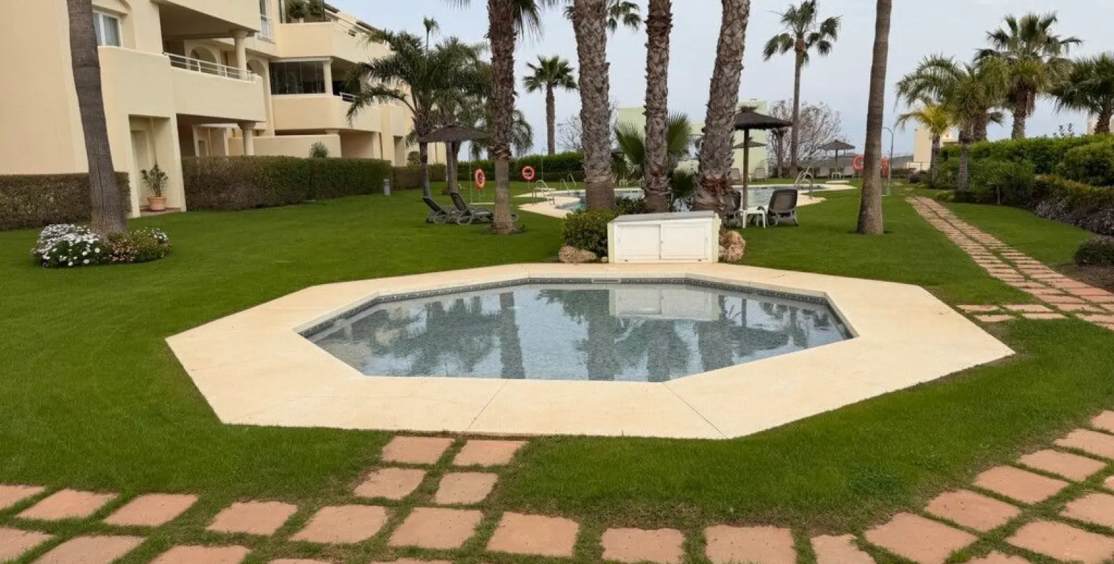 Sale of middle floor apartment in Mijas Costa 9