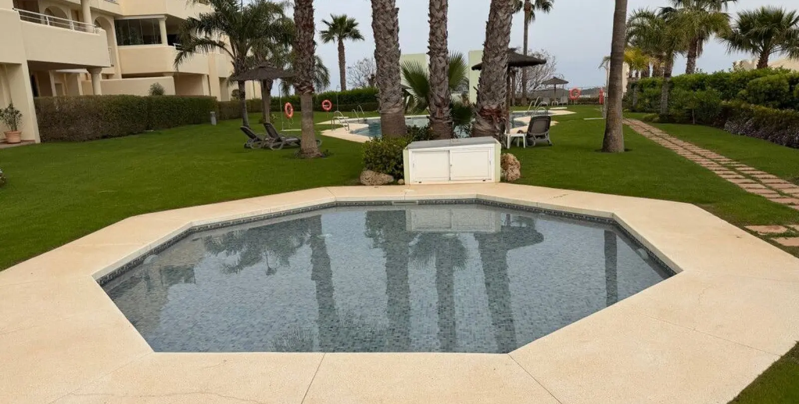 Sale of middle floor apartment in Mijas Costa 10