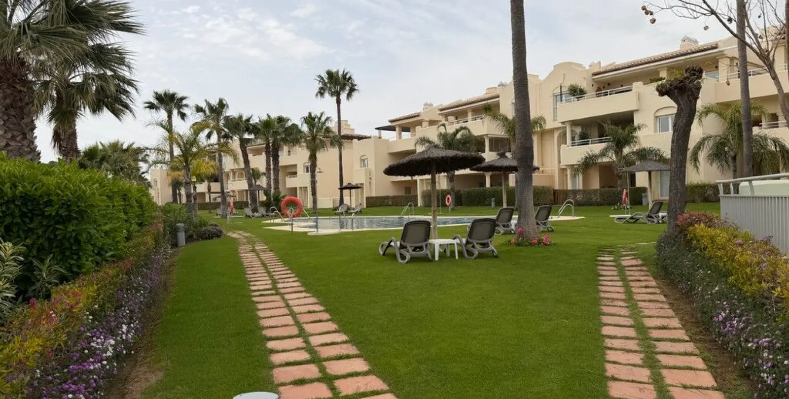 Sale of middle floor apartment in Mijas Costa 15