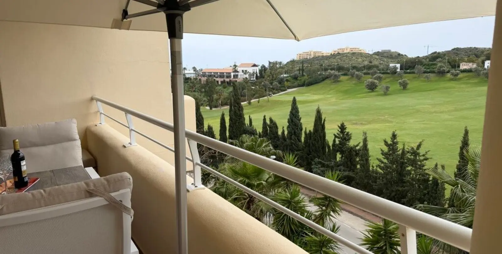 Sale of middle floor apartment in Mijas Costa 17