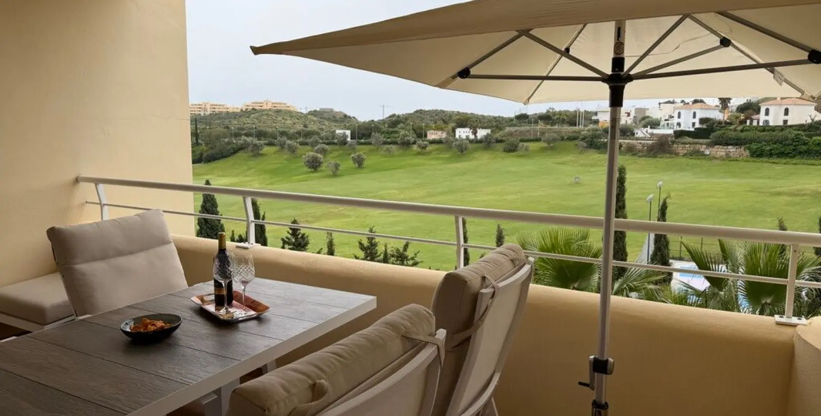 Sale of middle floor apartment in Mijas Costa 24