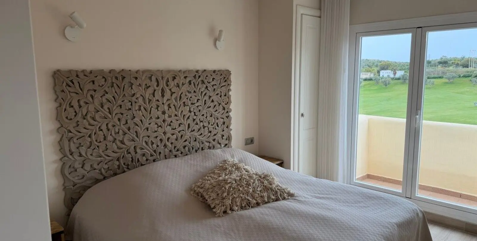 Sale of middle floor apartment in Mijas Costa 28