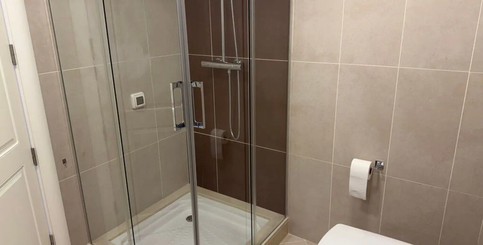 Sale of middle floor apartment in Mijas Costa 32