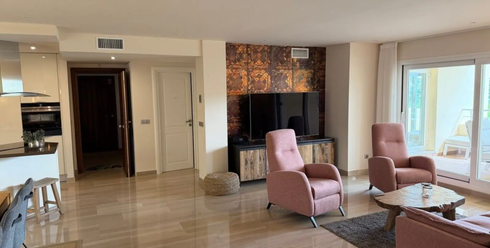 Sale of middle floor apartment in Mijas Costa 35