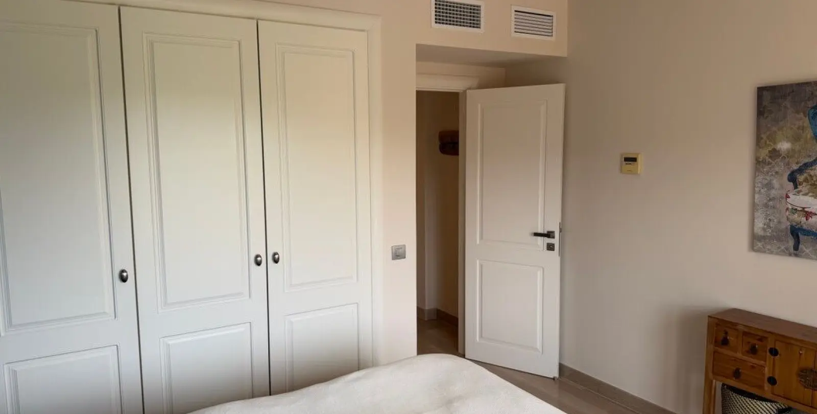 Sale of middle floor apartment in Mijas Costa 36
