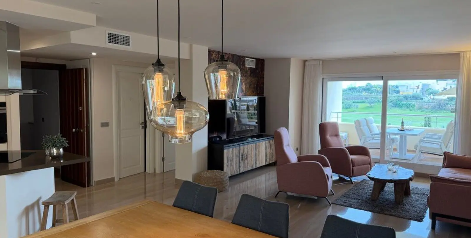 Sale of middle floor apartment in Mijas Costa 42