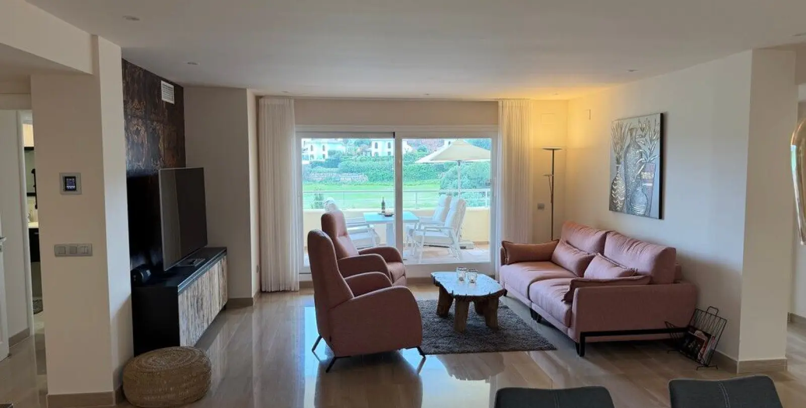Sale of middle floor apartment in Mijas Costa 43