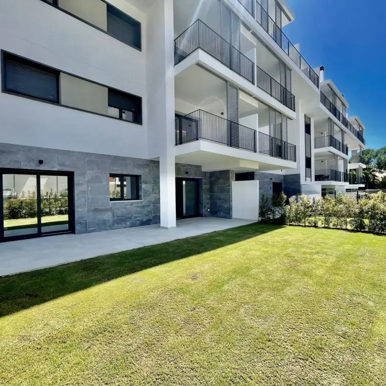 Venta de apartamento en planta baja en Estepona